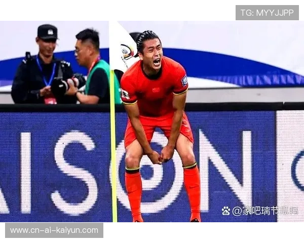 裁判频频靠近检查伤势 比赛进程因伤势处理多次中断