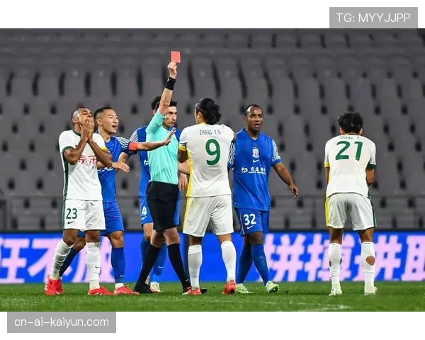 西甲股东大会通过新议案，下赛季将试行“裁判赛后公开解释判罚”制度。